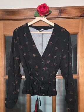 From Rachel - Black Floral Wrap-Style Women’s Top With Buttons & Tie Size XL